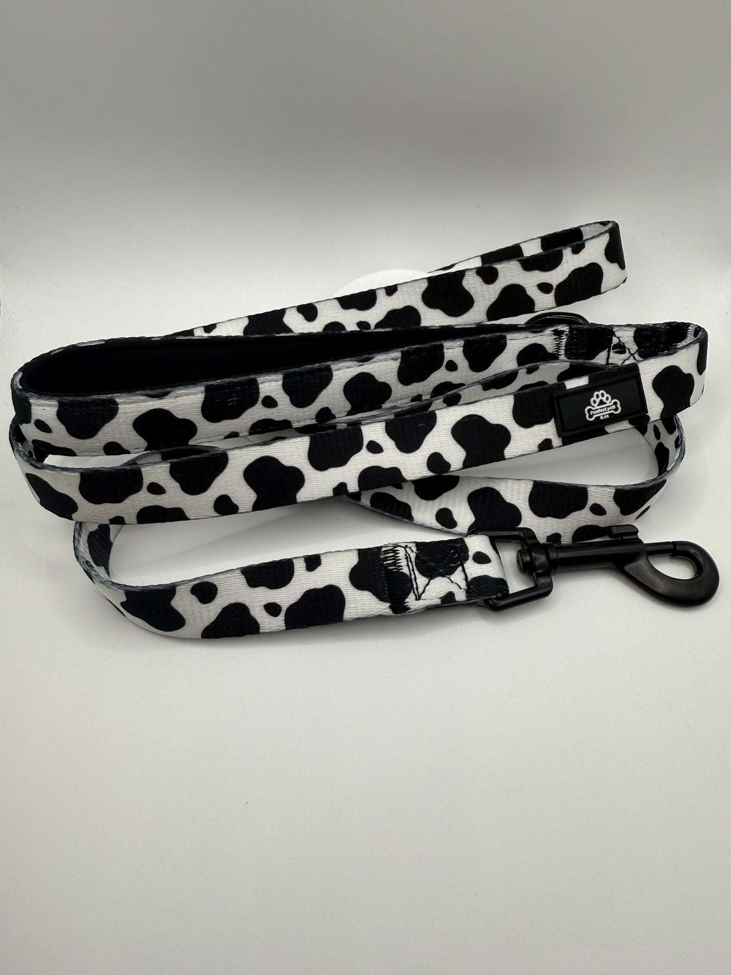 Cow print lead size Medium